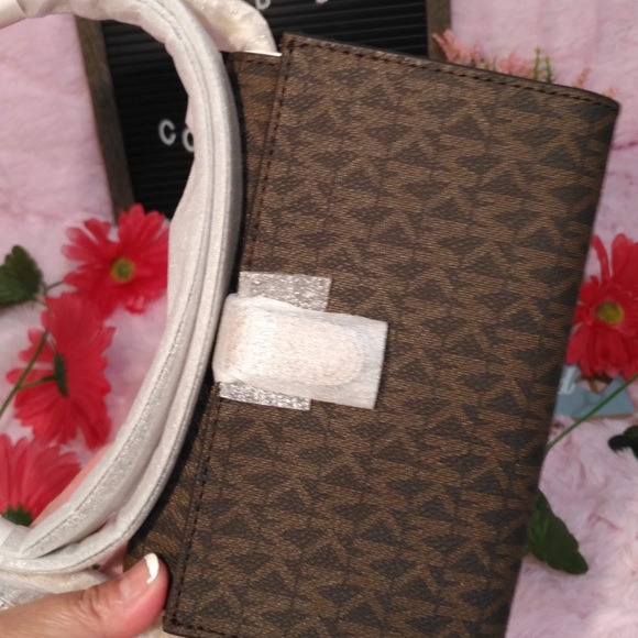 Michael Kors Phonebag - Picture 4 of 6